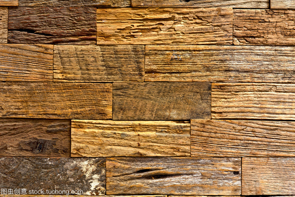 棕色舊木材紋理 家具中的時光印記與自然美學